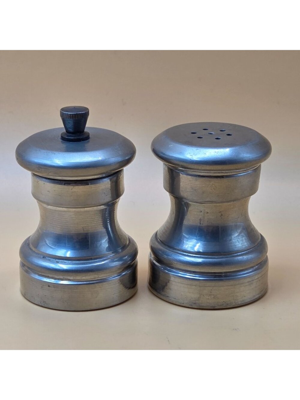 Kent Silversmiths Italy Pewter Salt Shaker Pepper Mill Grinder Set